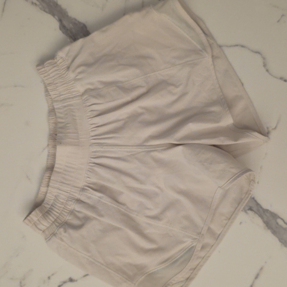 Bone LULULEMON SHORTS 4" LR hotty hots Size 2
